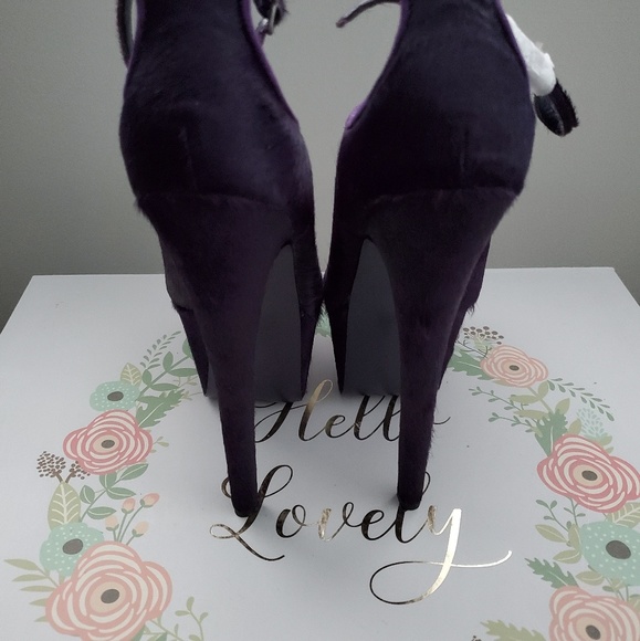 Shoes - Picture 4 of 7